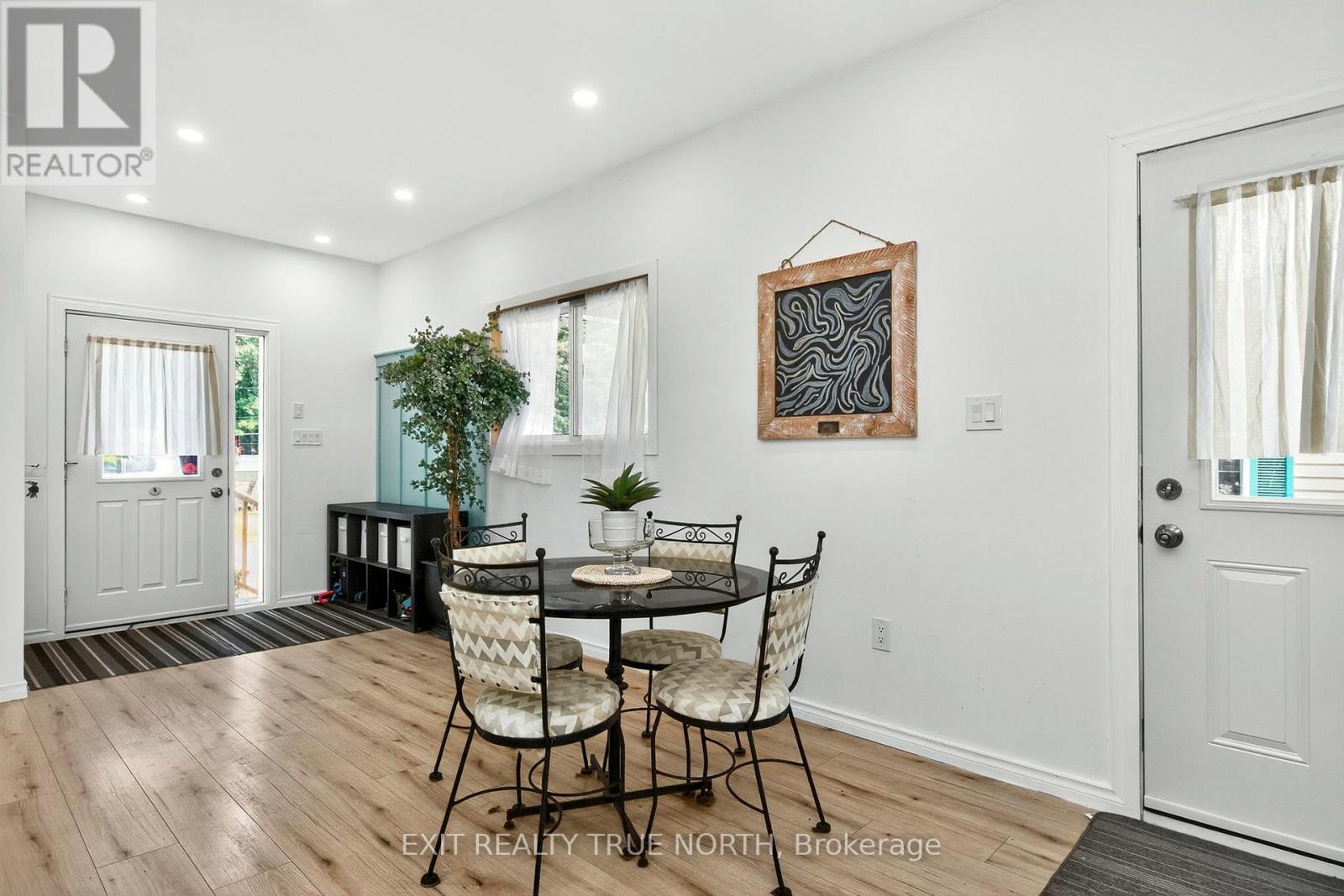19 Vics Road, Midland, ON - Indoor Photo Showing Dining Room