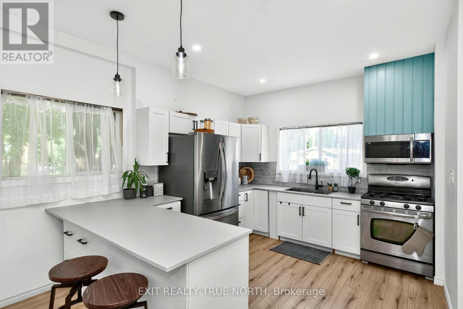 19 Vics Road, Midland, ON - Indoor Photo Showing Kitchen