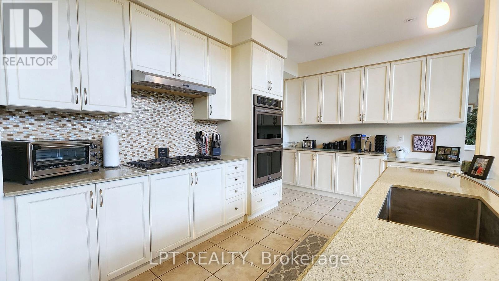 12 Plowright Road, Springwater, ON - Indoor Photo Showing Kitchen