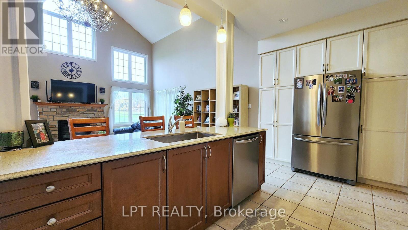 12 Plowright Road, Springwater, ON - Indoor Photo Showing Kitchen