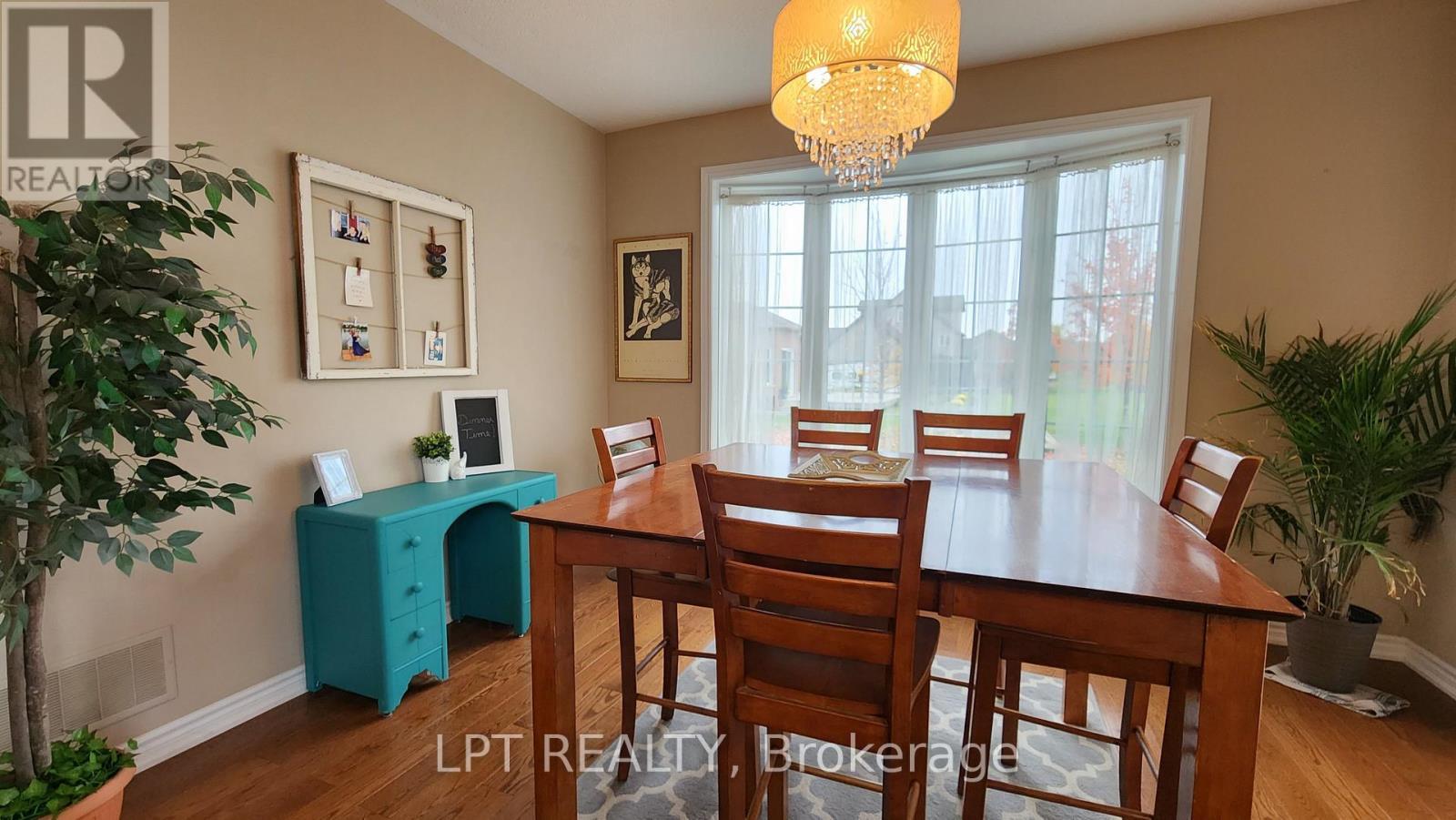 12 Plowright Road, Springwater, ON - Indoor Photo Showing Dining Room
