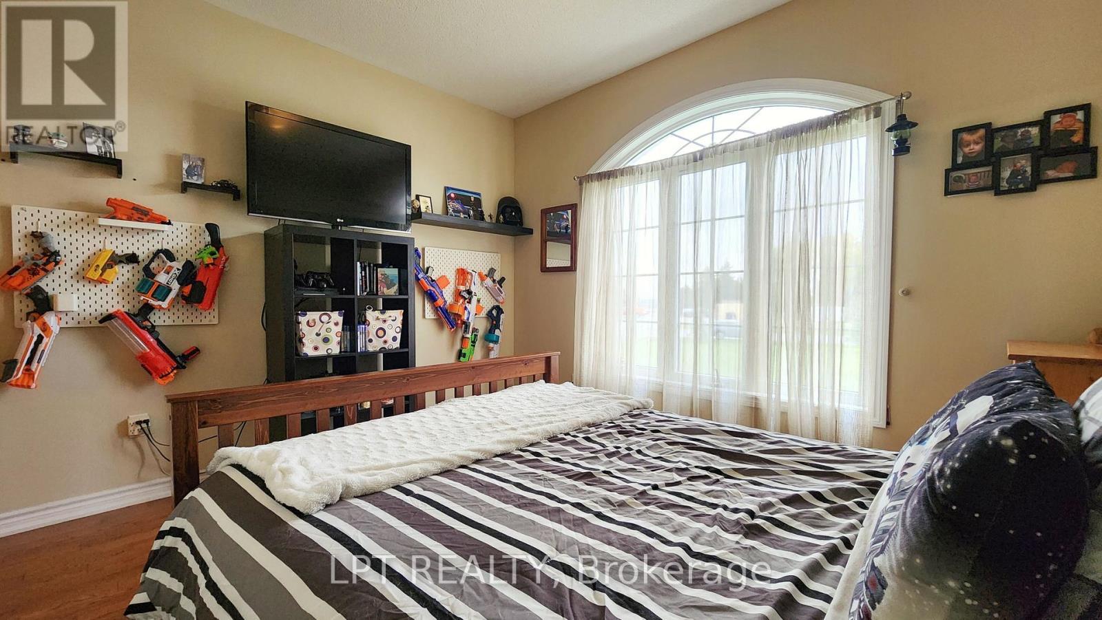 12 Plowright Road, Springwater, ON - Indoor Photo Showing Bedroom