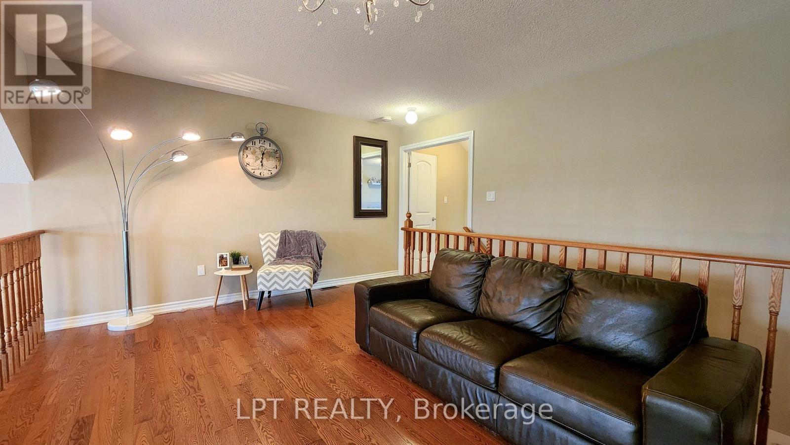 12 Plowright Road, Springwater, ON - Indoor Photo Showing Living Room