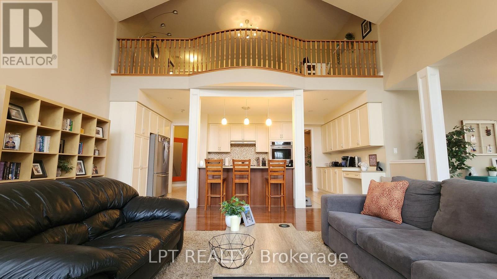12 Plowright Road, Springwater, ON - Indoor Photo Showing Living Room