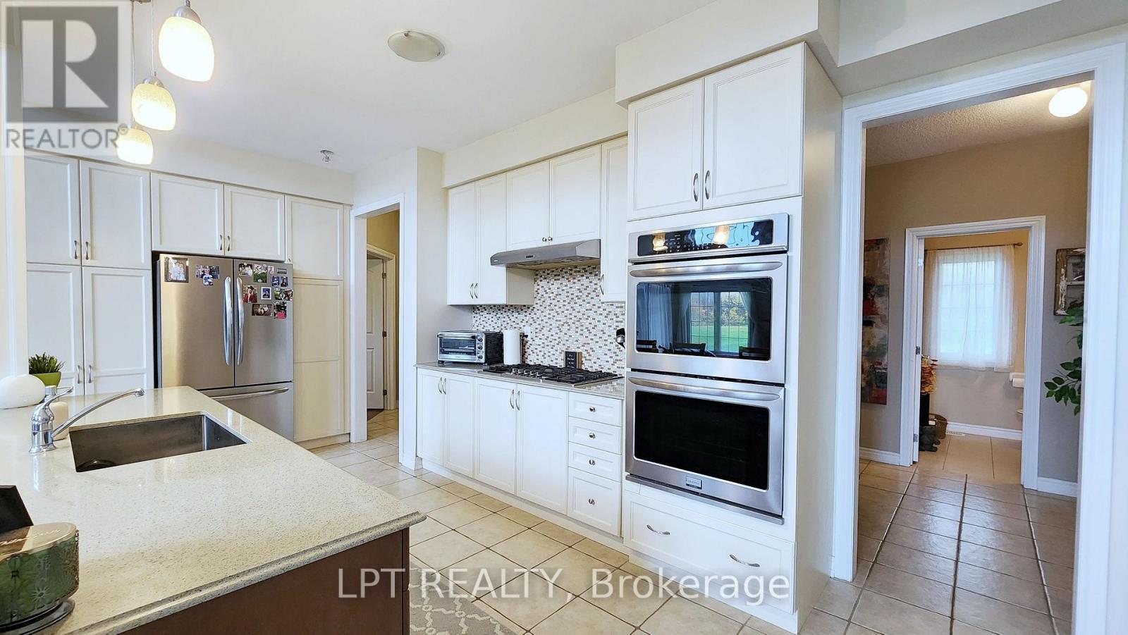 12 Plowright Road, Springwater, ON - Indoor Photo Showing Kitchen