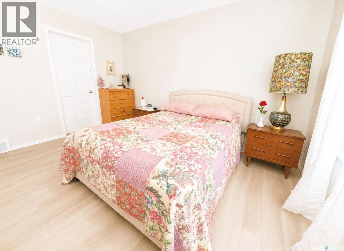 4 1275 S Railway Avenue E, Swift Current, SK - Indoor Photo Showing Bedroom