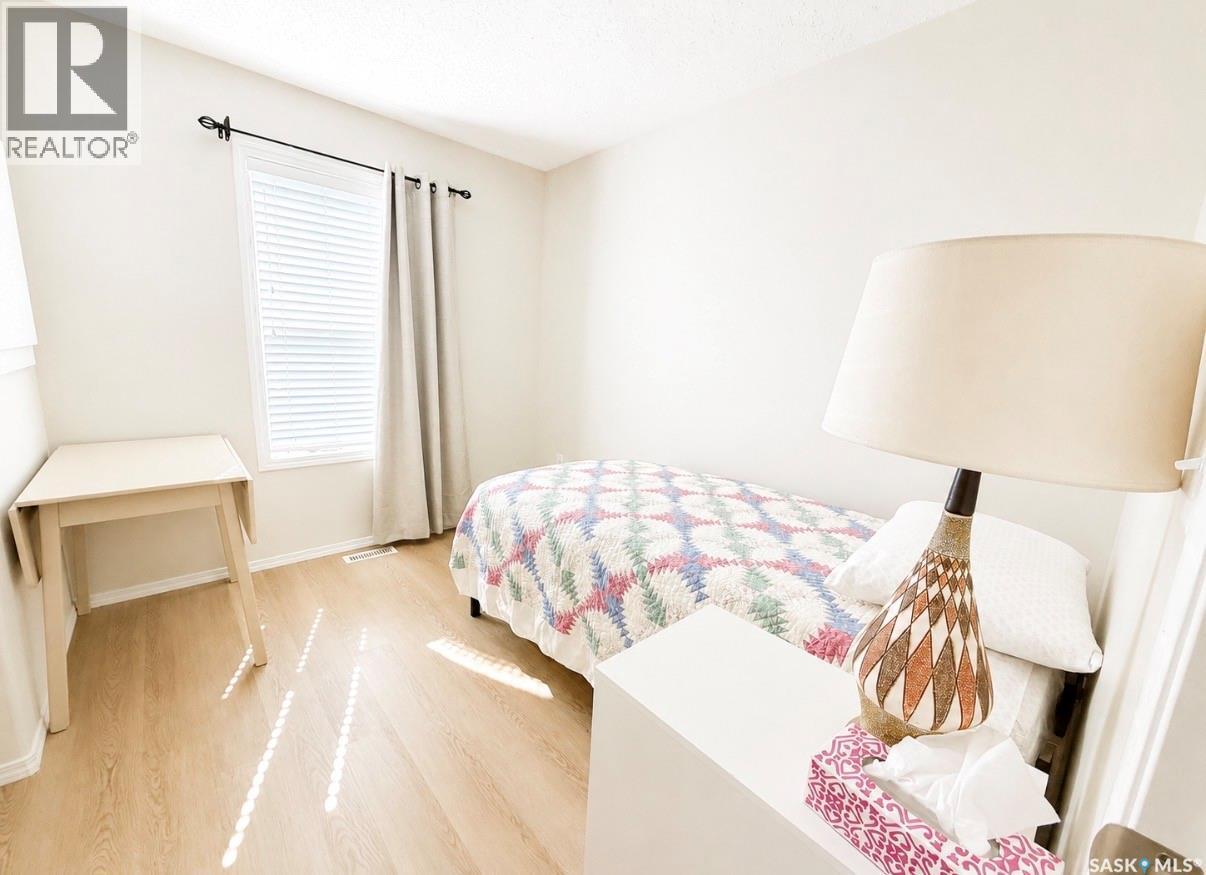 4 1275 S Railway Avenue E, Swift Current, SK - Indoor Photo Showing Bedroom