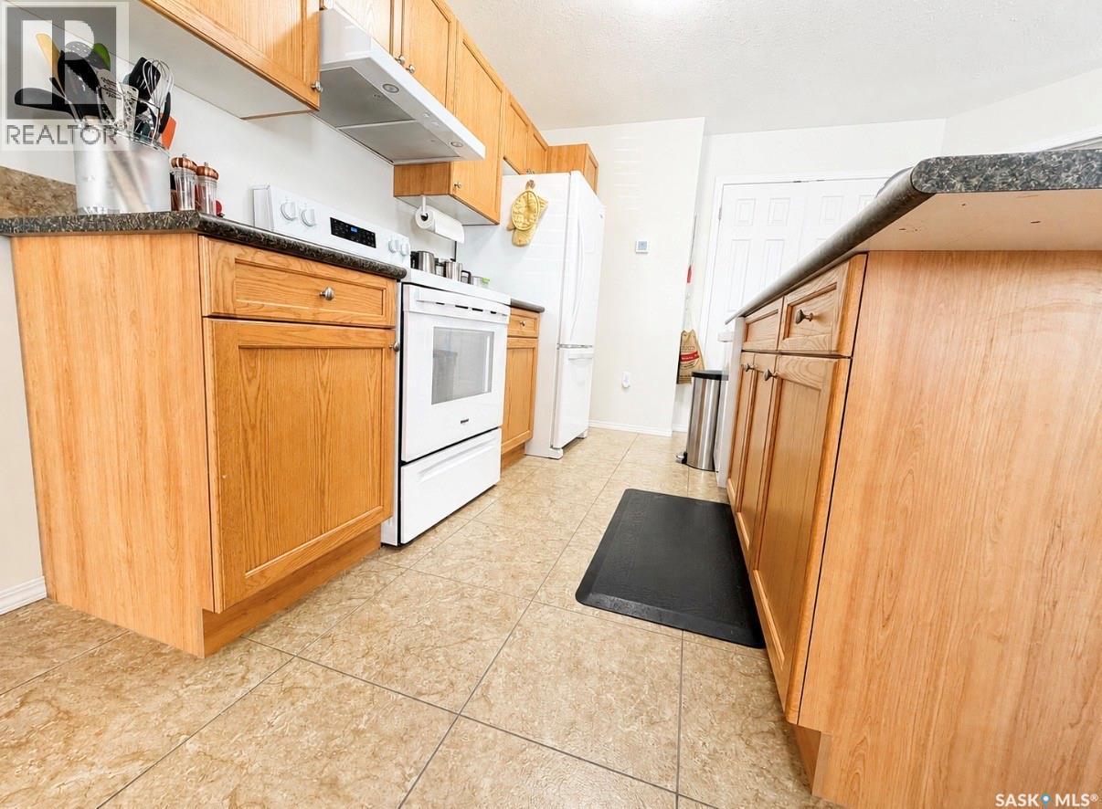 4 1275 S Railway Avenue E, Swift Current, SK - Indoor Photo Showing Kitchen