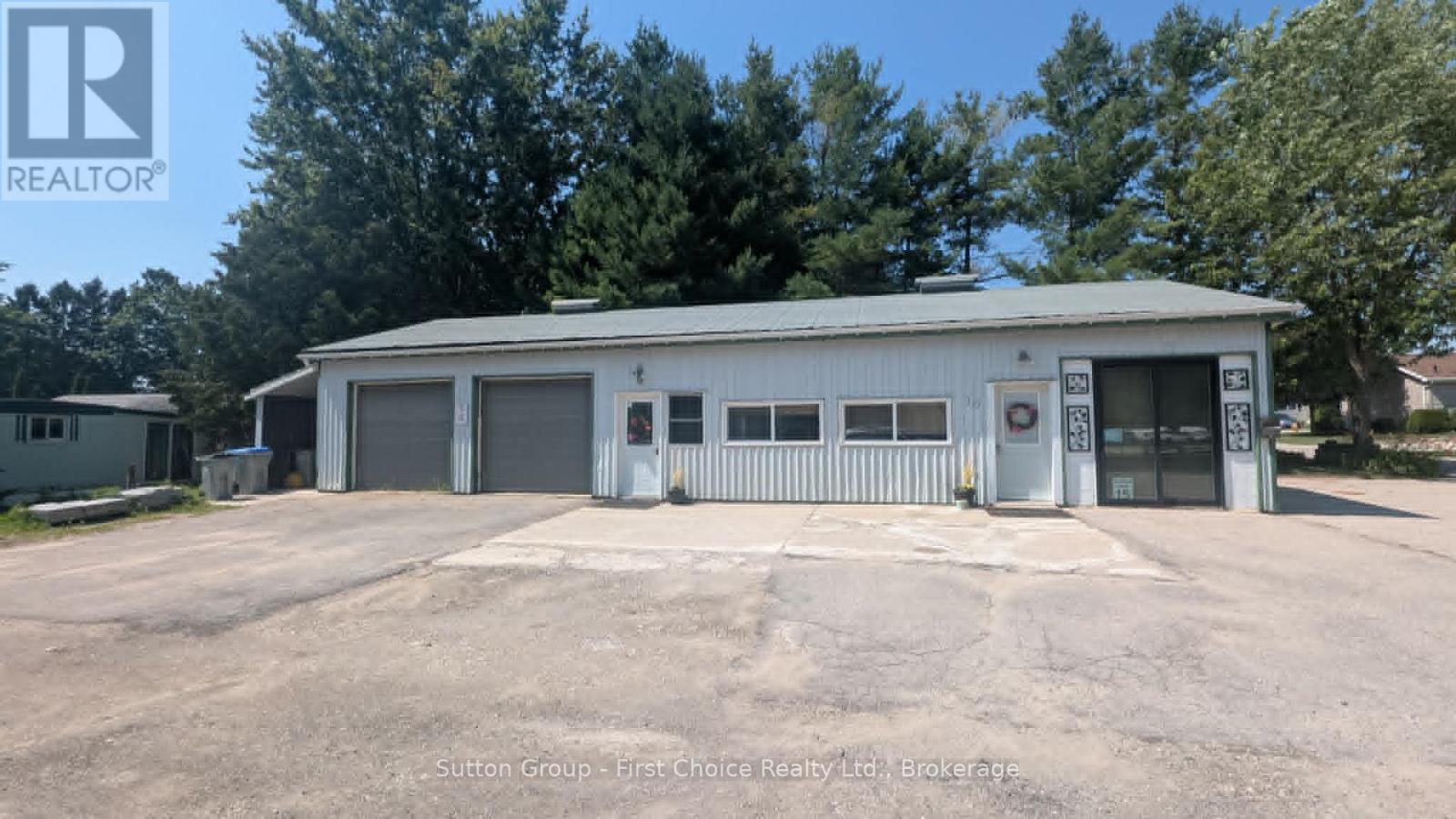 Outside view of community hall - 1 25 Thames Road, St. Marys, ON - Outdoor