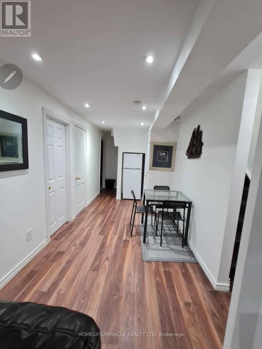 7153 Village Walk, Mississauga, ON - Indoor Photo Showing Other Room