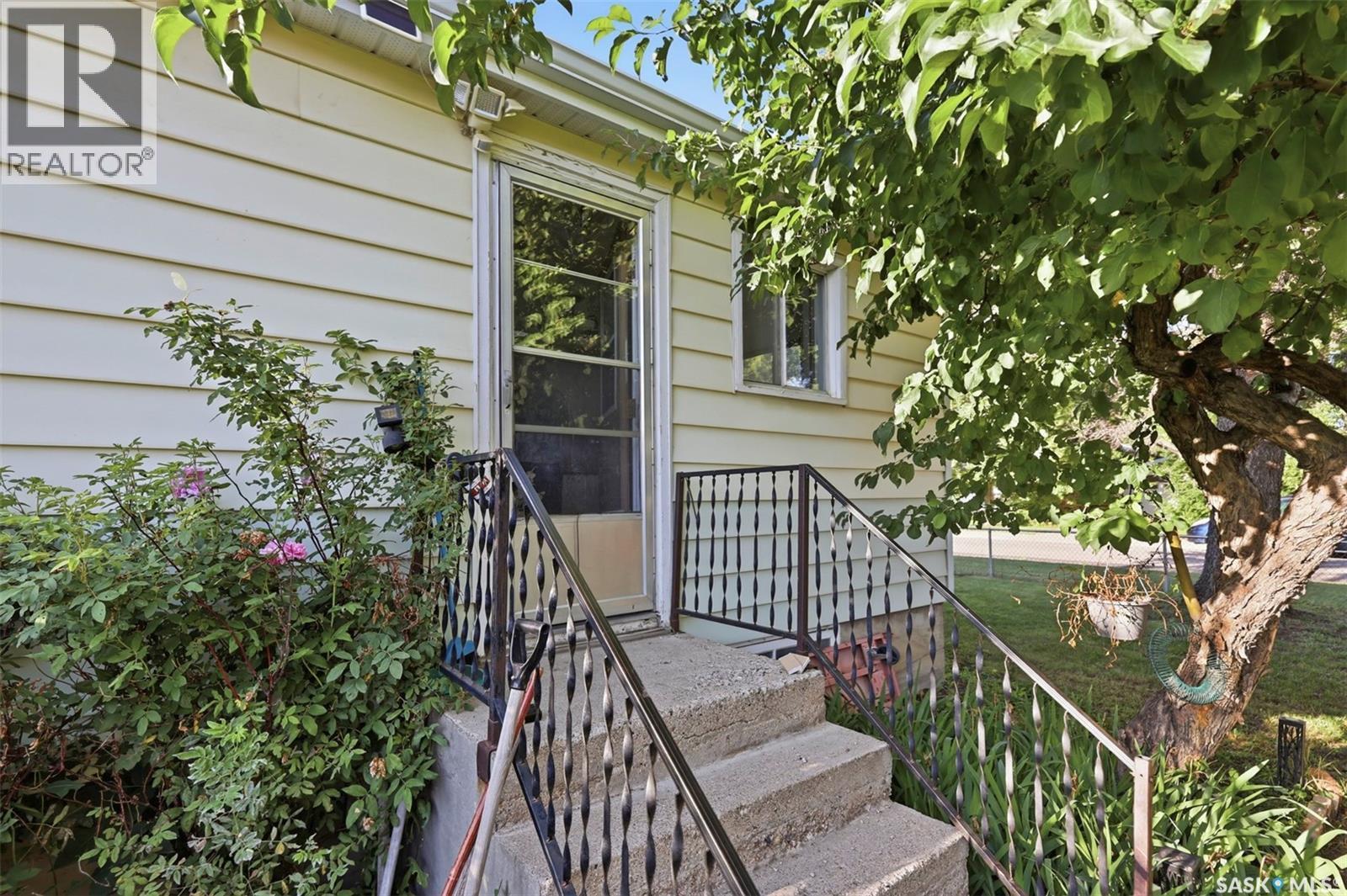 925 O Avenue S, Saskatoon, SK - Outdoor