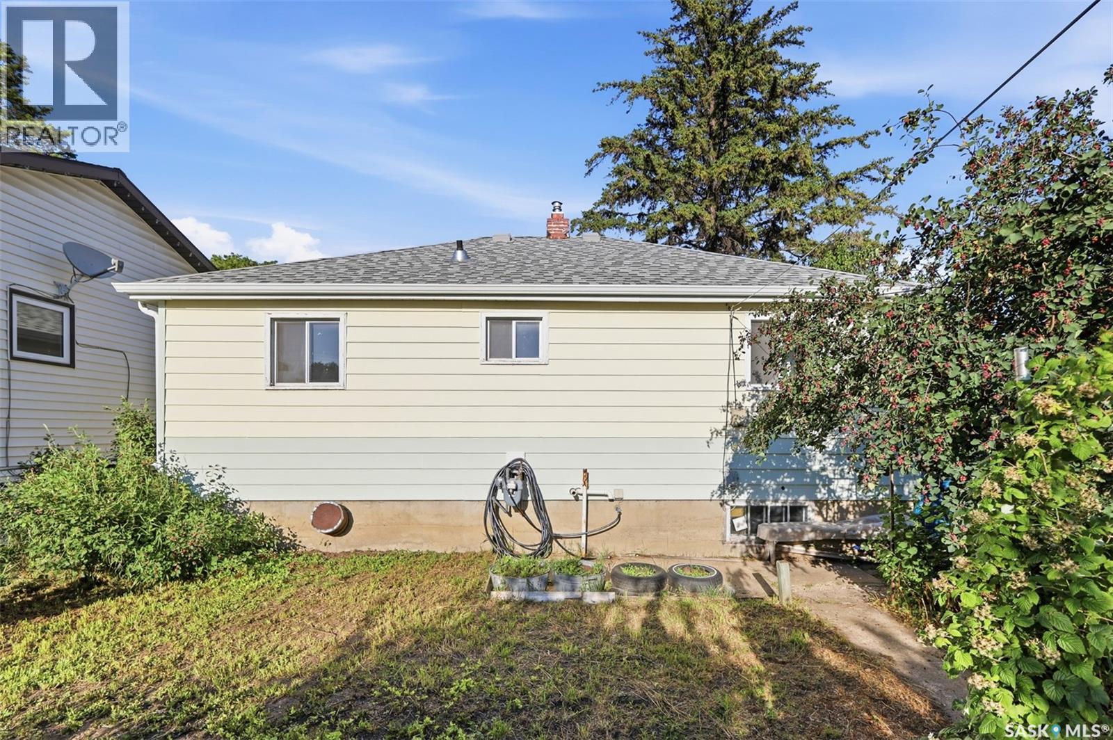 925 O Avenue S, Saskatoon, SK - Outdoor