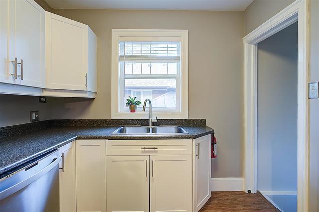 366 Campbell St, Winnipeg, MB - Indoor Photo Showing Kitchen With Double Sink