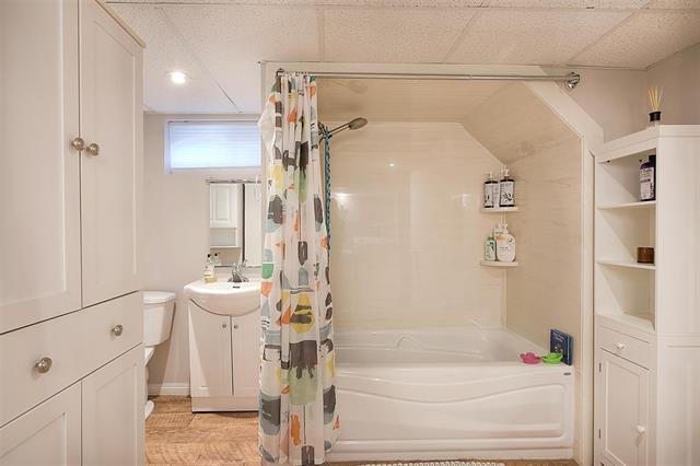 366 Campbell St, Winnipeg, MB - Indoor Photo Showing Bathroom