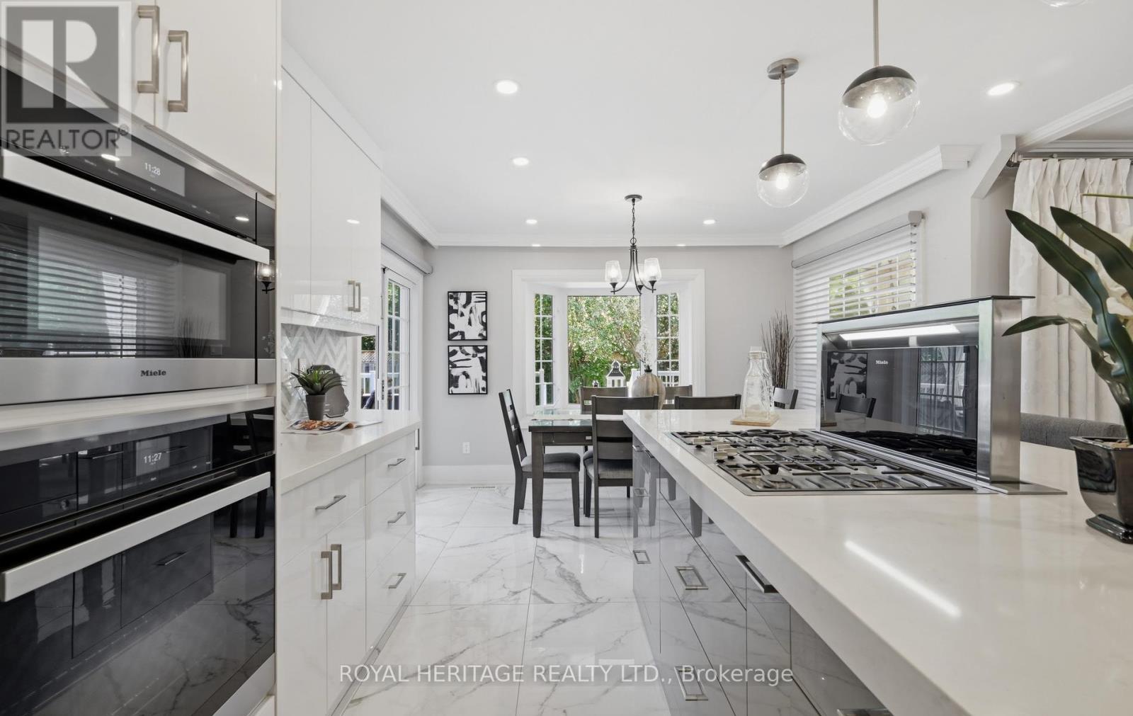 7 Kimbark Crescent, Markham, ON - Indoor Photo Showing Kitchen With Upgraded Kitchen