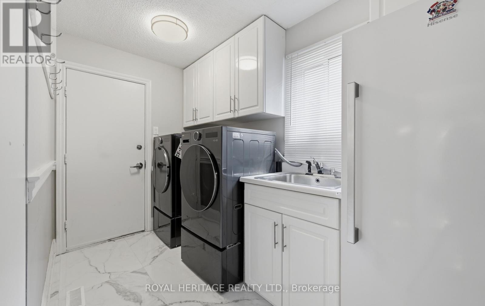 7 Kimbark Crescent, Markham, ON - Indoor Photo Showing Laundry Room