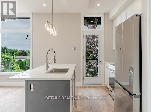 659 Donat Street, Ottawa, ON - Indoor Photo Showing Kitchen With Double Sink