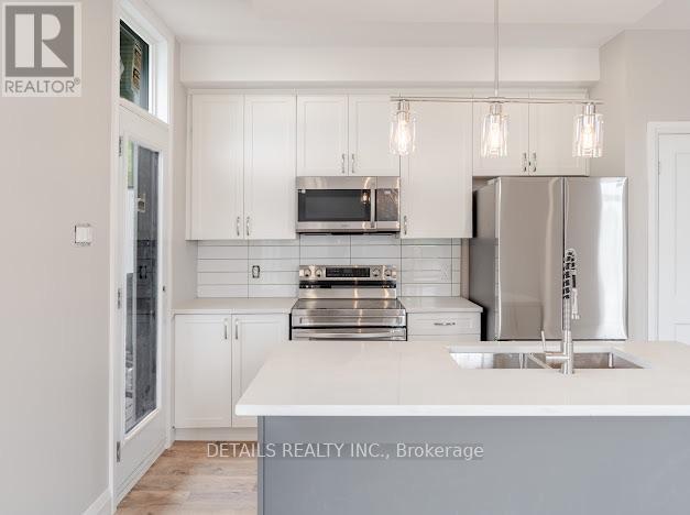 659 Donat Street, Ottawa, ON - Indoor Photo Showing Kitchen With Double Sink