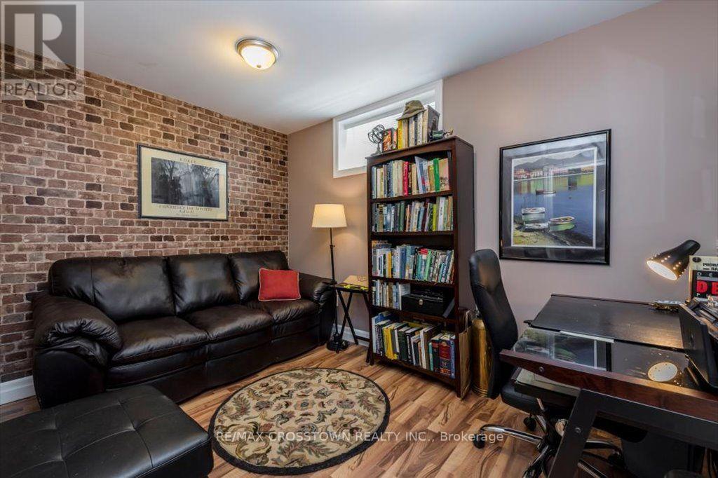 Lower office - 5 Pine Hill Drive, Springwater, ON - Indoor Photo Showing Living Room