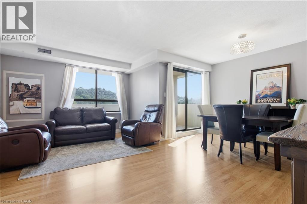 432 Main Street E Unit# 801, Hamilton, ON - Indoor Photo Showing Living Room