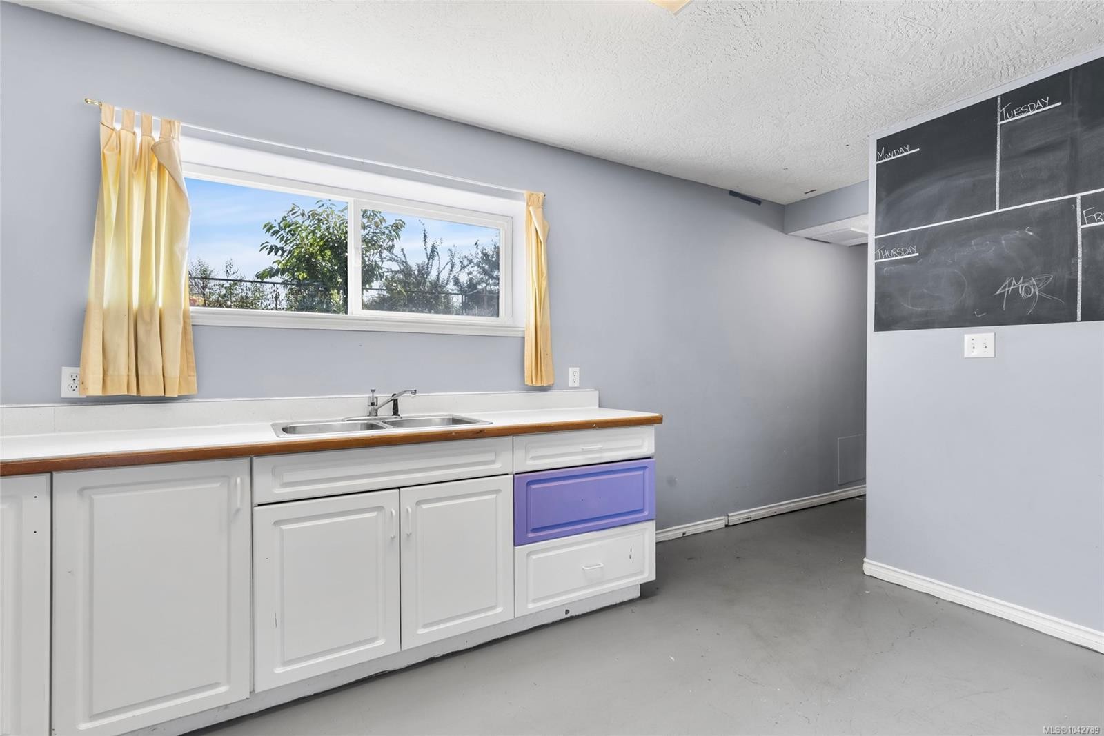 2054 Piercy Ave, Sidney, BC