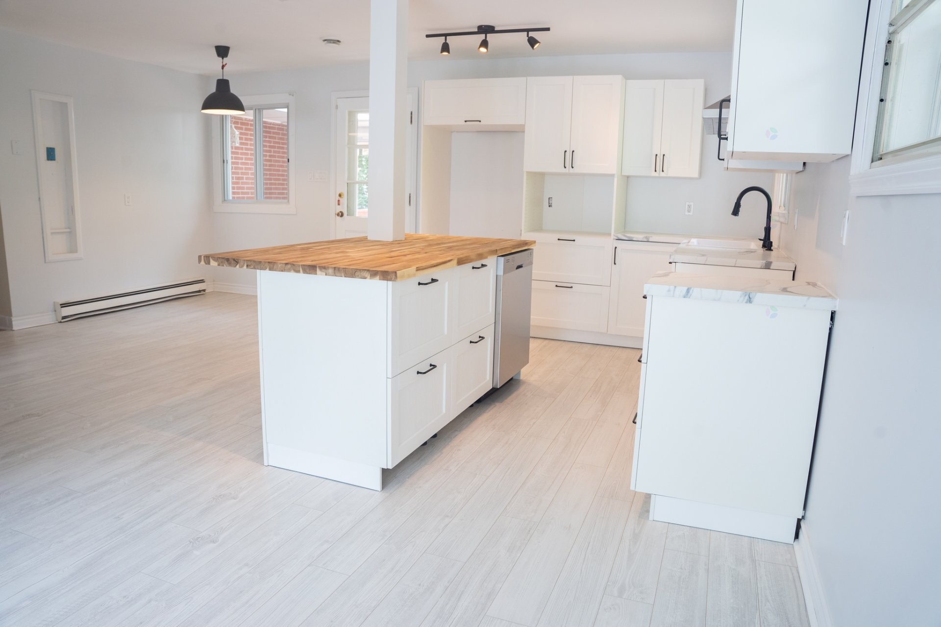 Kitchen - 16 Av. Glendale, Beaconsfield, QC - Indoor Photo Showing Kitchen