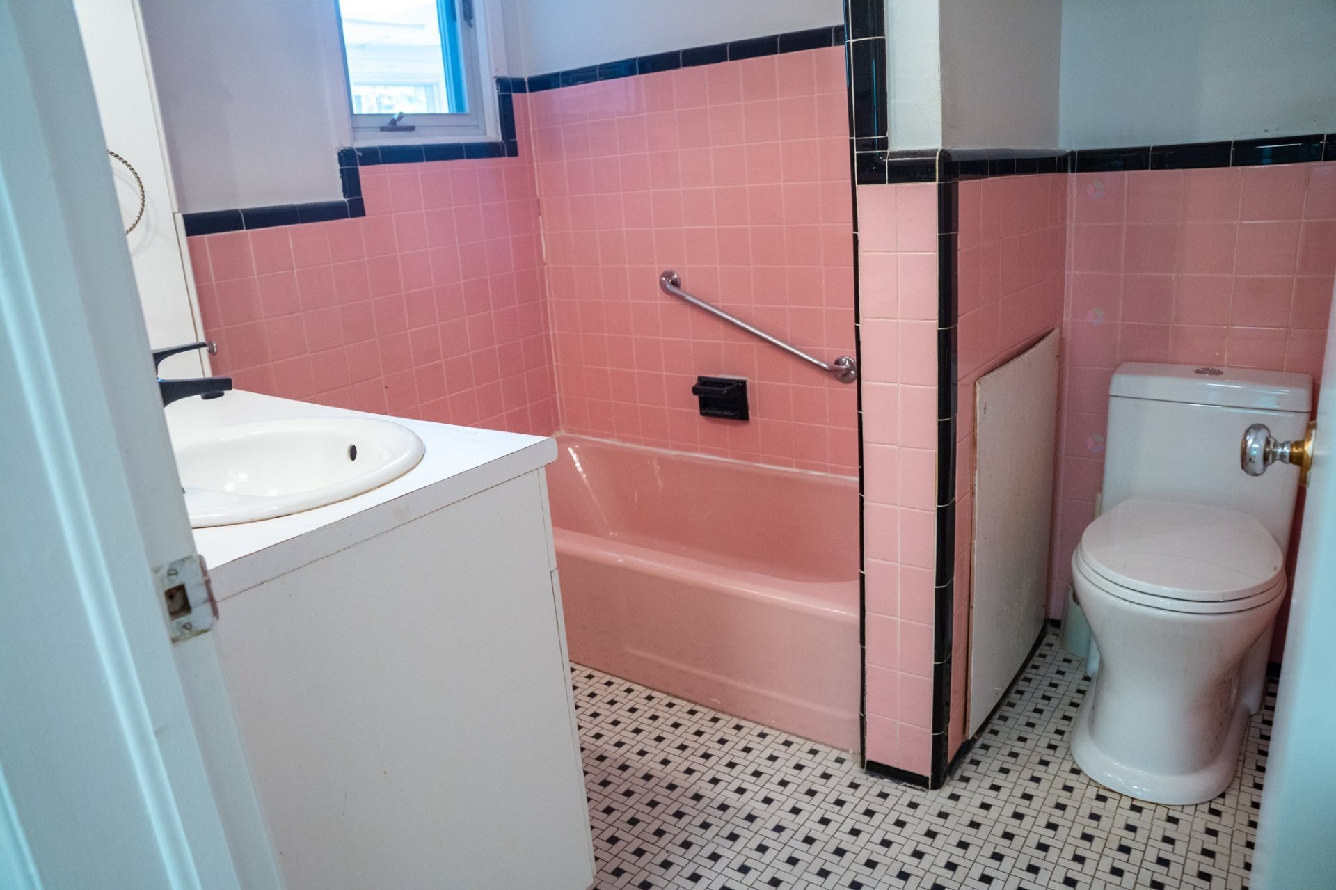 Bathroom - 16 Av. Glendale, Beaconsfield, QC - Indoor Photo Showing Bathroom