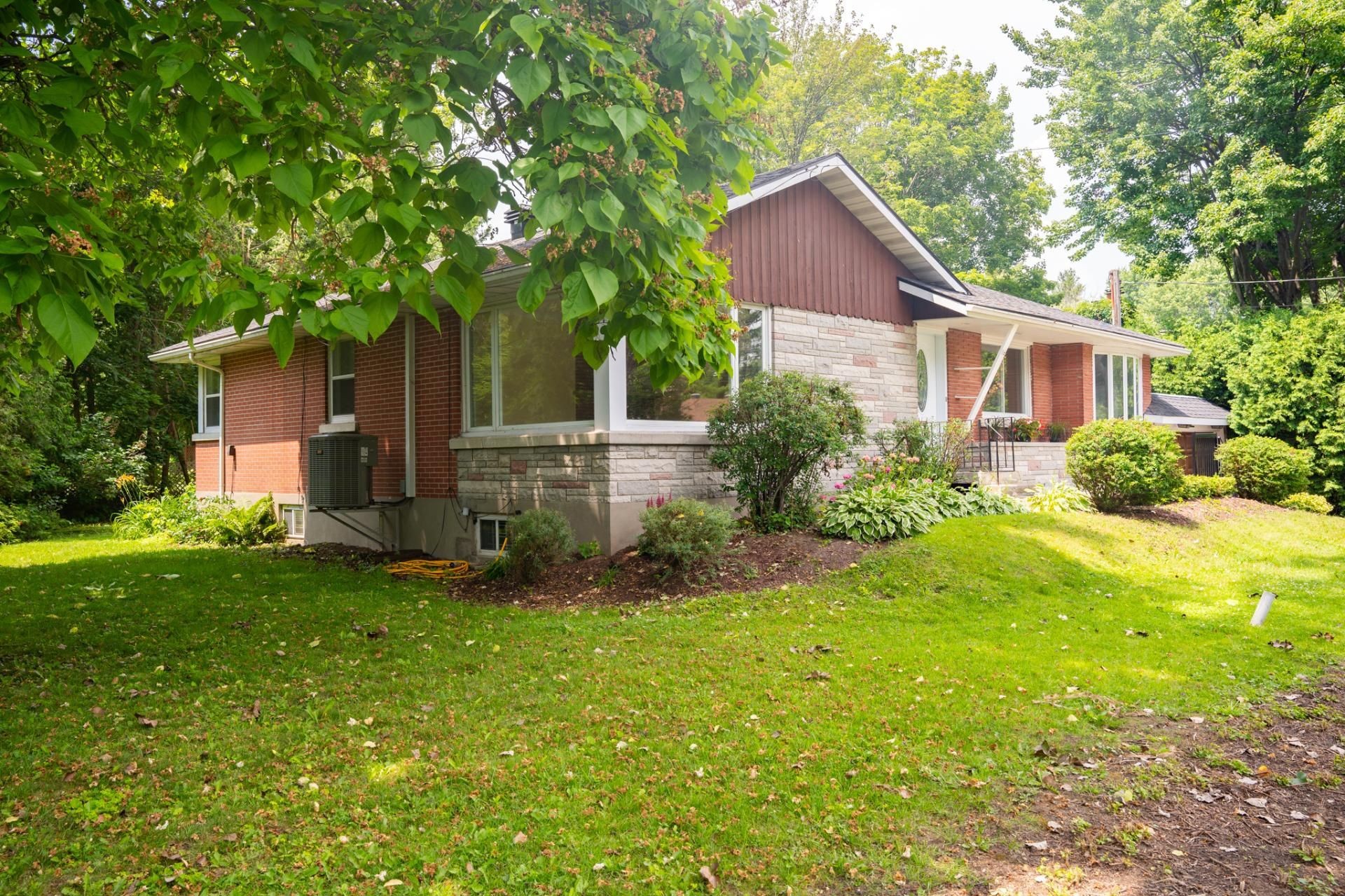 Back of Structure - 16 Av. Glendale, Beaconsfield, QC - Outdoor