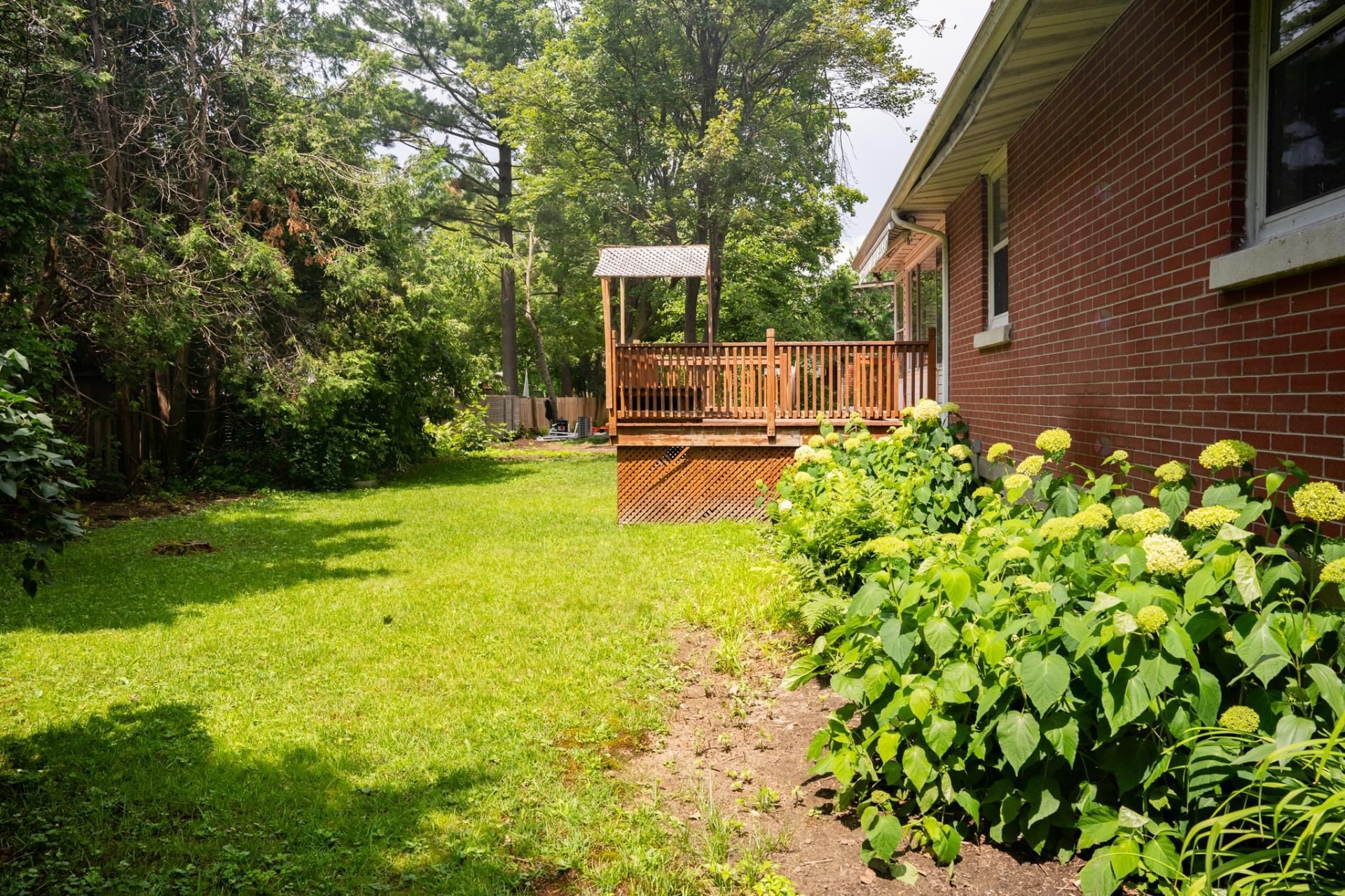 Courtyard - 16 Av. Glendale, Beaconsfield, QC - Outdoor
