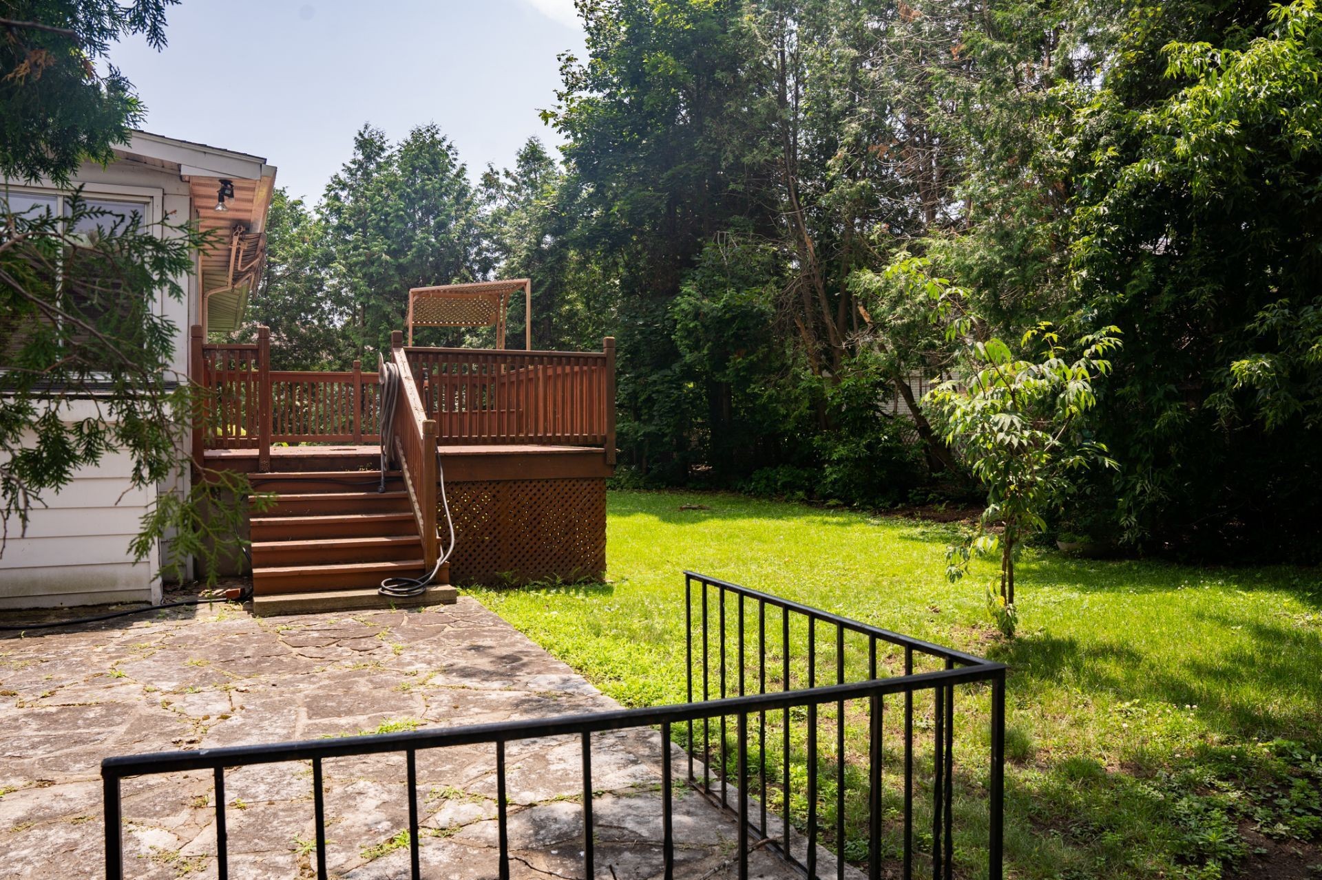 Courtyard - 16 Av. Glendale, Beaconsfield, QC - Outdoor