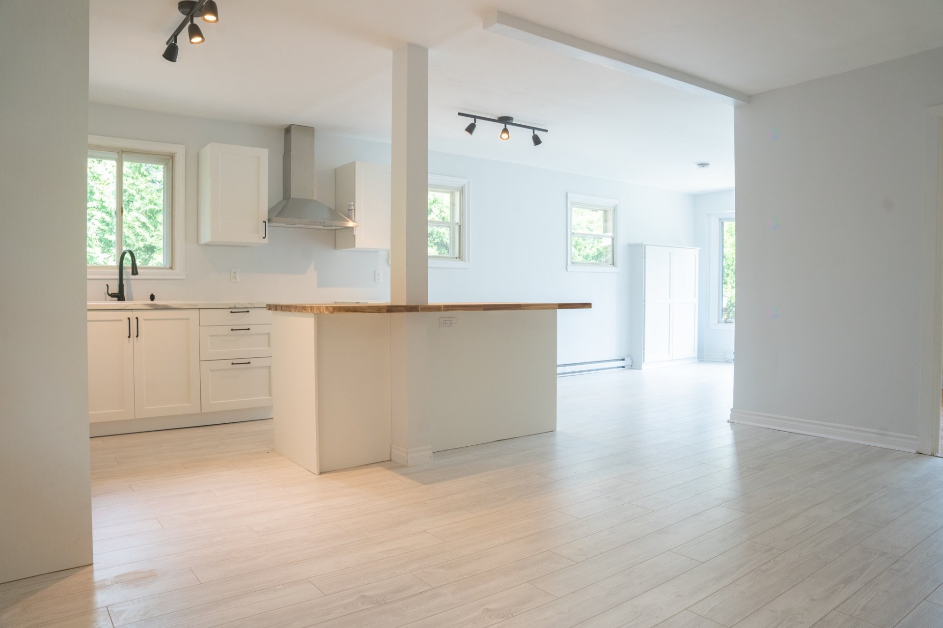 Kitchen - 16 Av. Glendale, Beaconsfield, QC - Indoor Photo Showing Kitchen