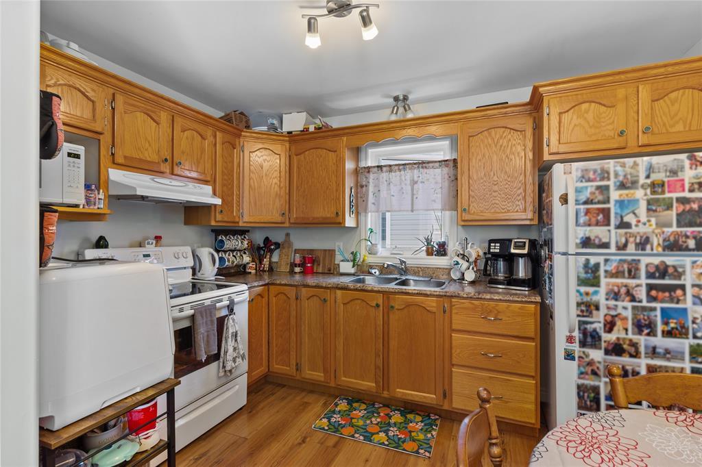33 Bayberry Place, St John'S, NL - Indoor Photo Showing Kitchen With Double Sink