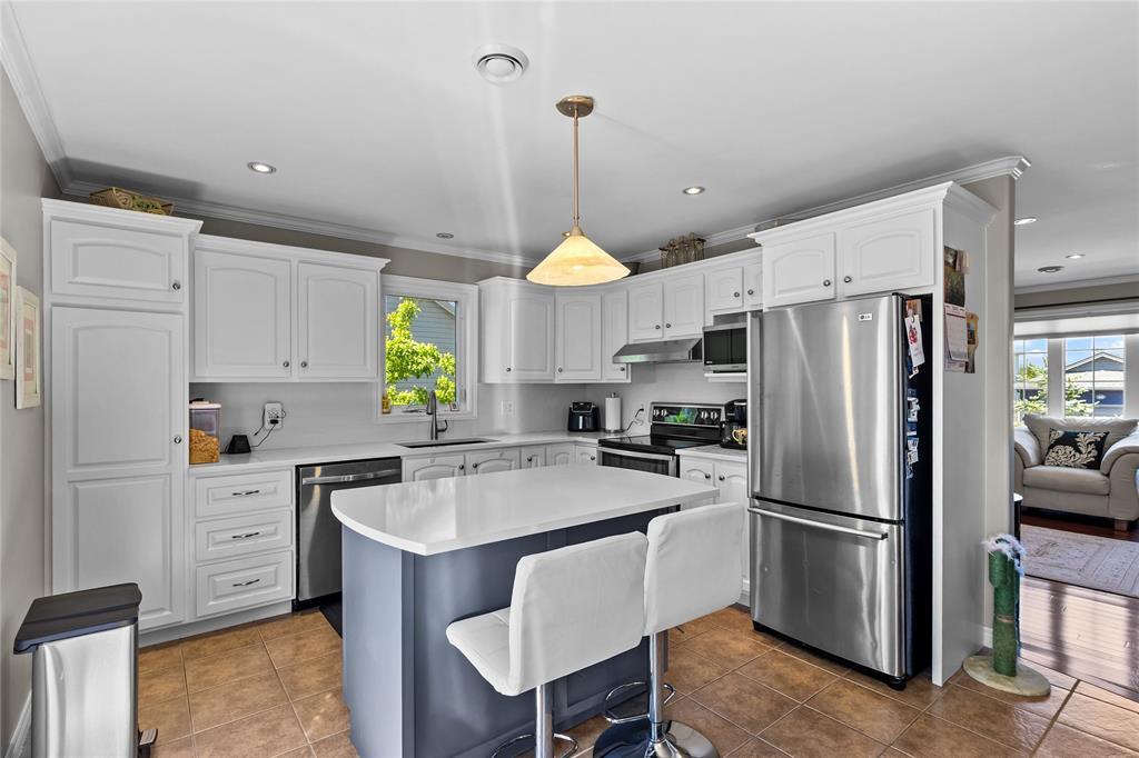 33 Bayberry Place, St John'S, NL - Indoor Photo Showing Kitchen With Upgraded Kitchen