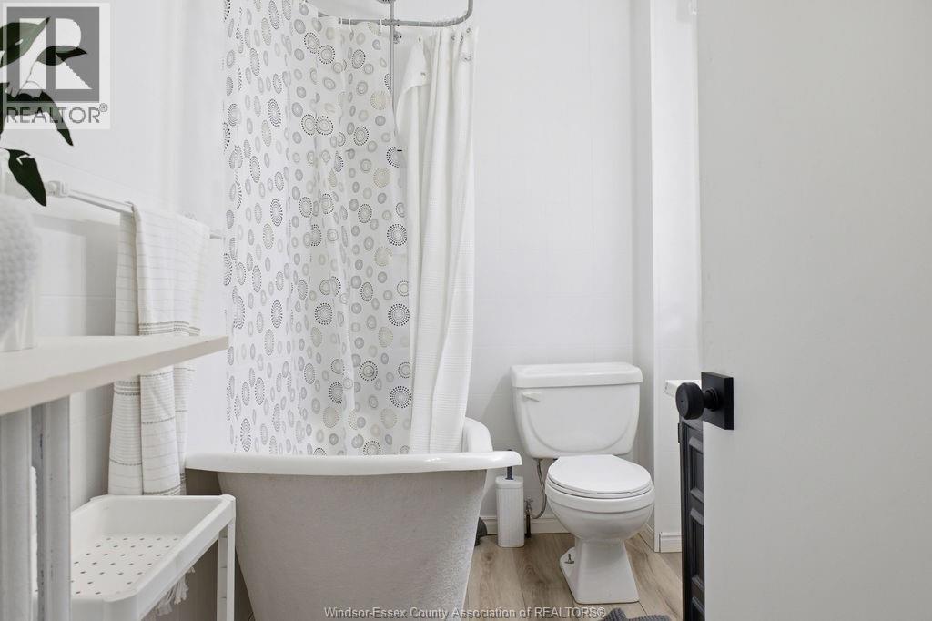 2265 Cabana, Windsor, ON - Indoor Photo Showing Bathroom