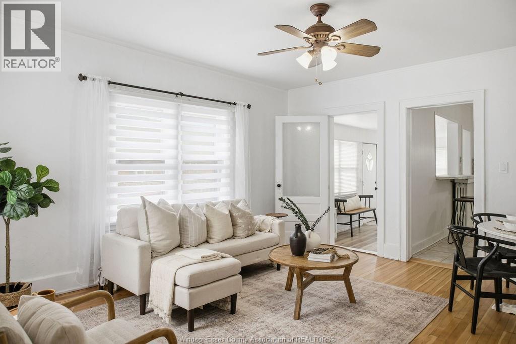 2265 Cabana, Windsor, ON - Indoor Photo Showing Living Room