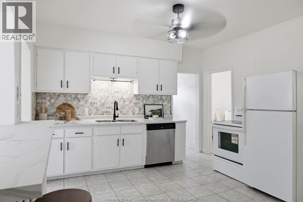2265 Cabana, Windsor, ON - Indoor Photo Showing Kitchen