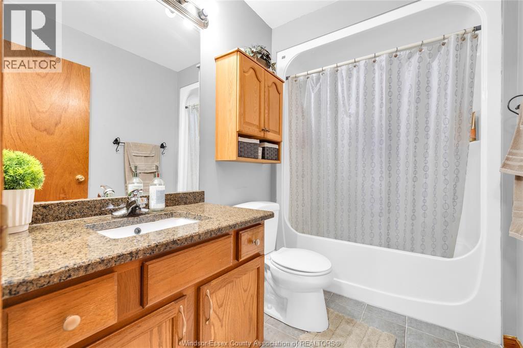 4239 Marlo, Windsor, ON - Indoor Photo Showing Bathroom