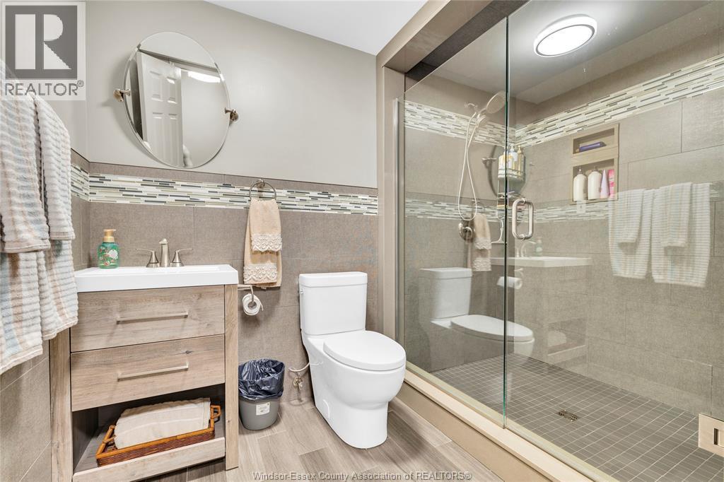 4239 Marlo, Windsor, ON - Indoor Photo Showing Bathroom