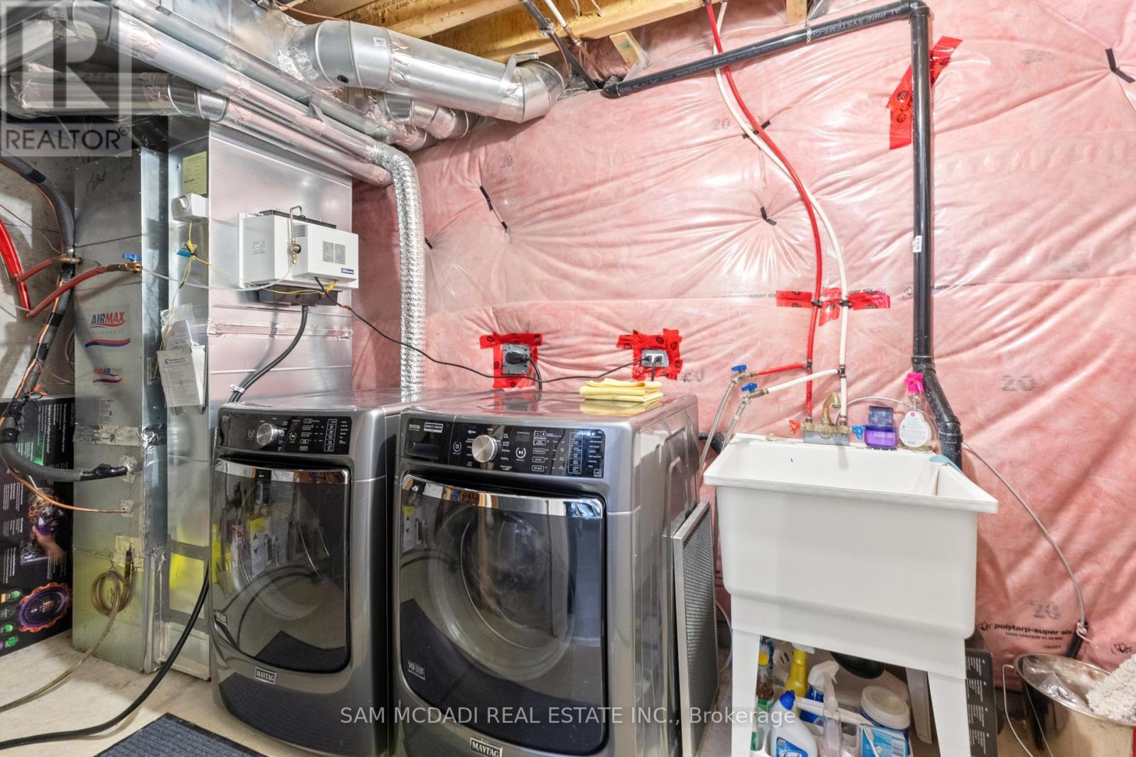 1120 Beachcomber Road, Mississauga, ON - Indoor Photo Showing Laundry Room
