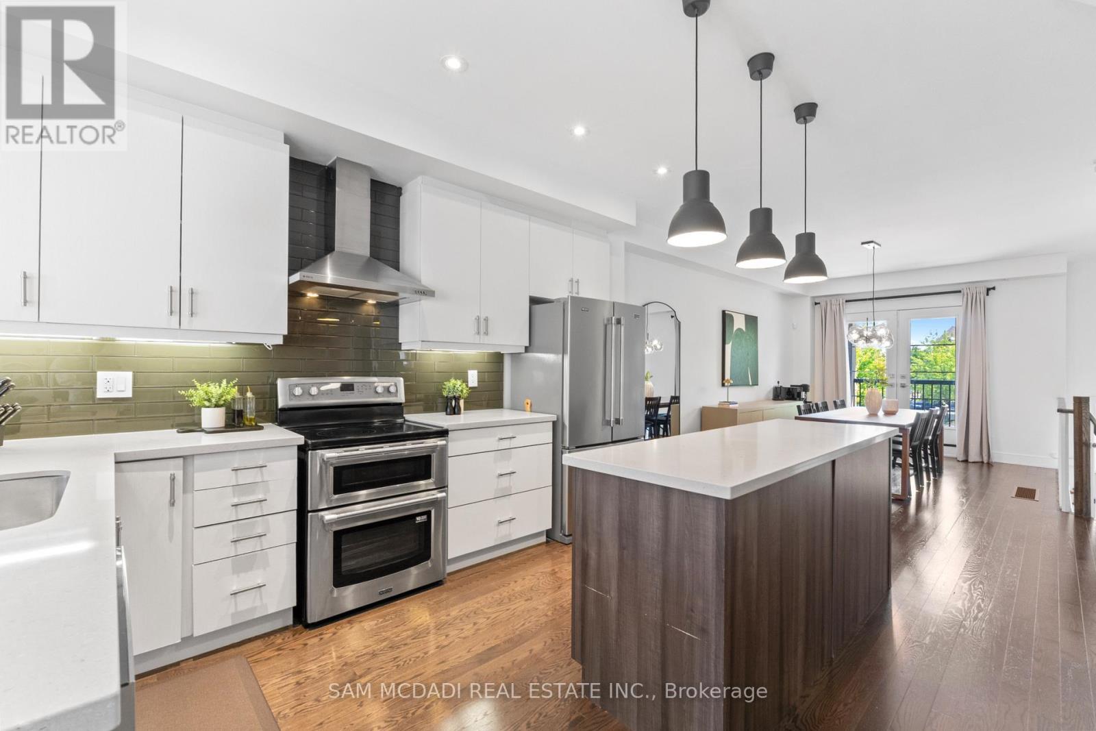 1120 Beachcomber Road, Mississauga, ON - Indoor Photo Showing Kitchen With Stainless Steel Kitchen With Upgraded Kitchen