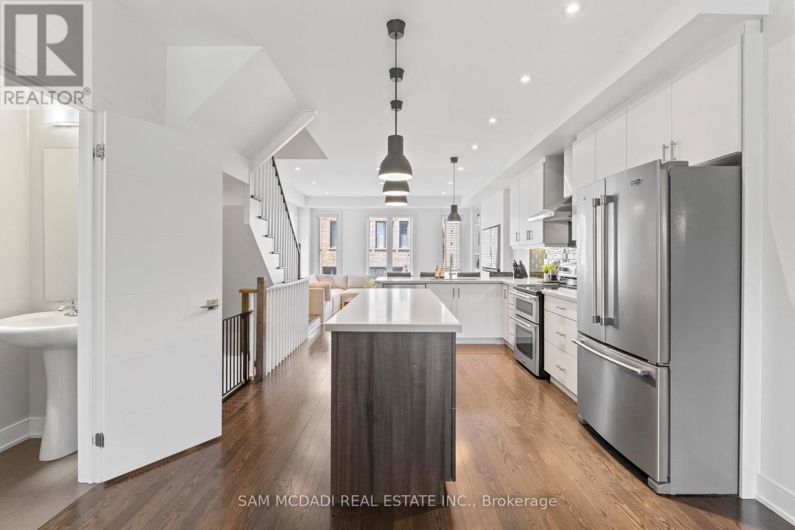 1120 Beachcomber Road, Mississauga, ON - Indoor Photo Showing Kitchen With Stainless Steel Kitchen With Upgraded Kitchen