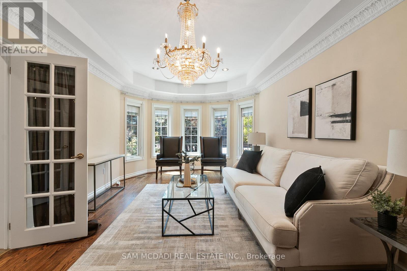 2339 Glengarry Road, Mississauga, ON - Indoor Photo Showing Living Room