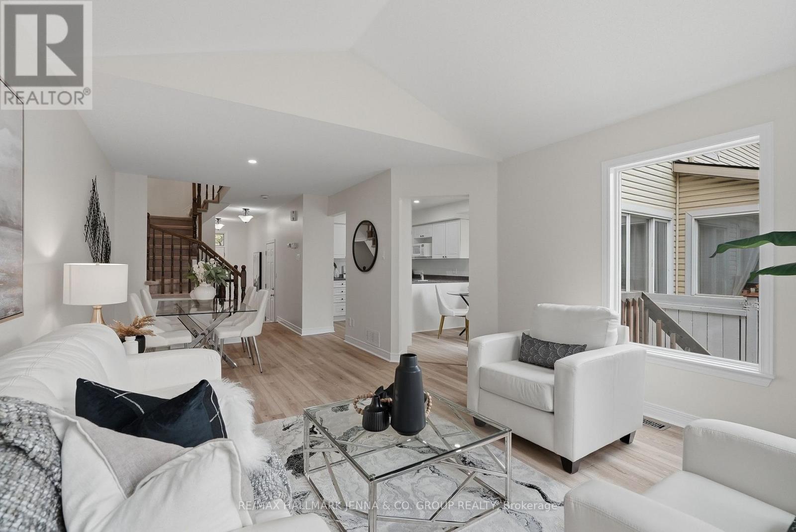 3 Redding Way, Ottawa, ON - Indoor Photo Showing Living Room