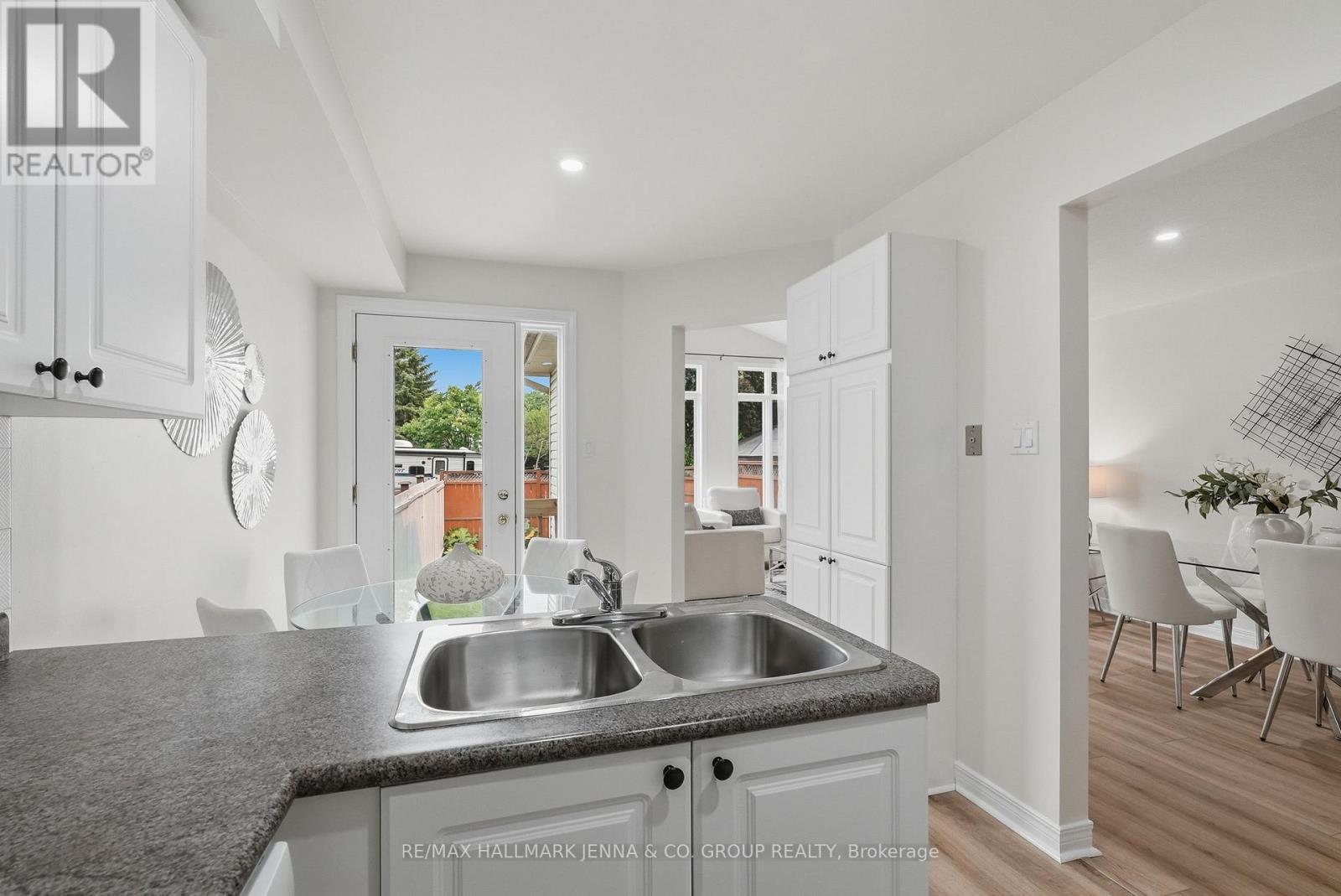 3 Redding Way, Ottawa, ON - Indoor Photo Showing Kitchen With Double Sink