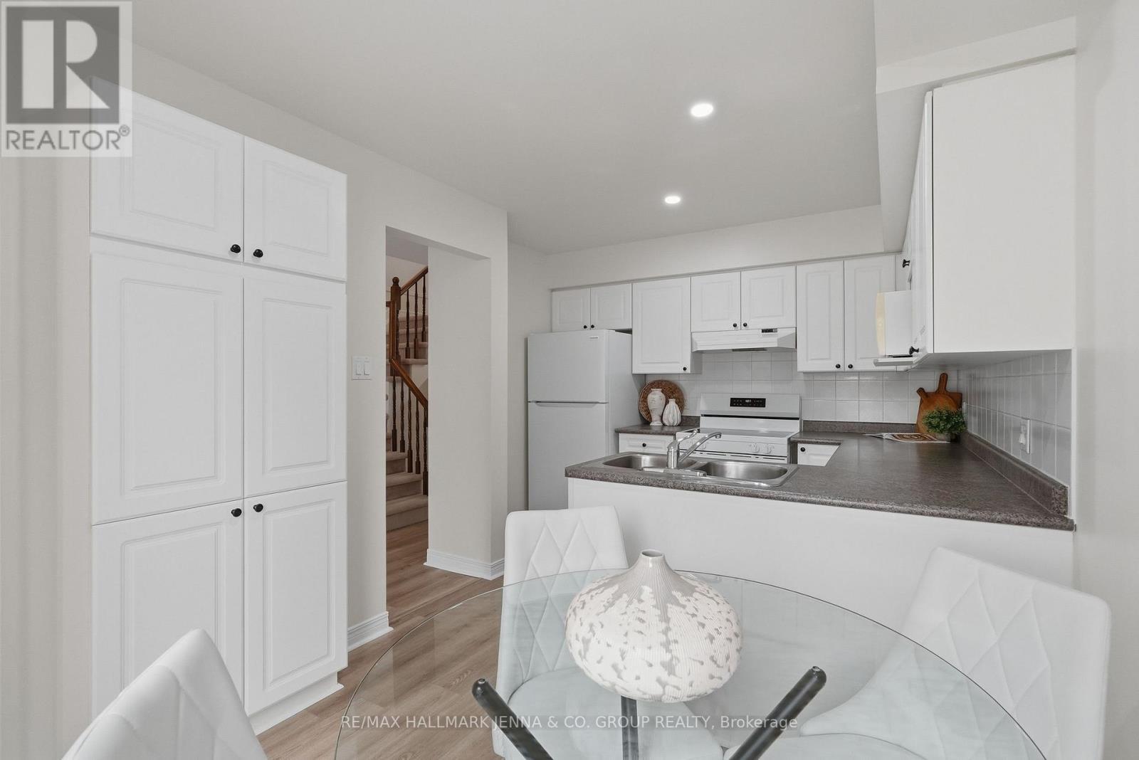 3 Redding Way, Ottawa, ON - Indoor Photo Showing Kitchen With Double Sink