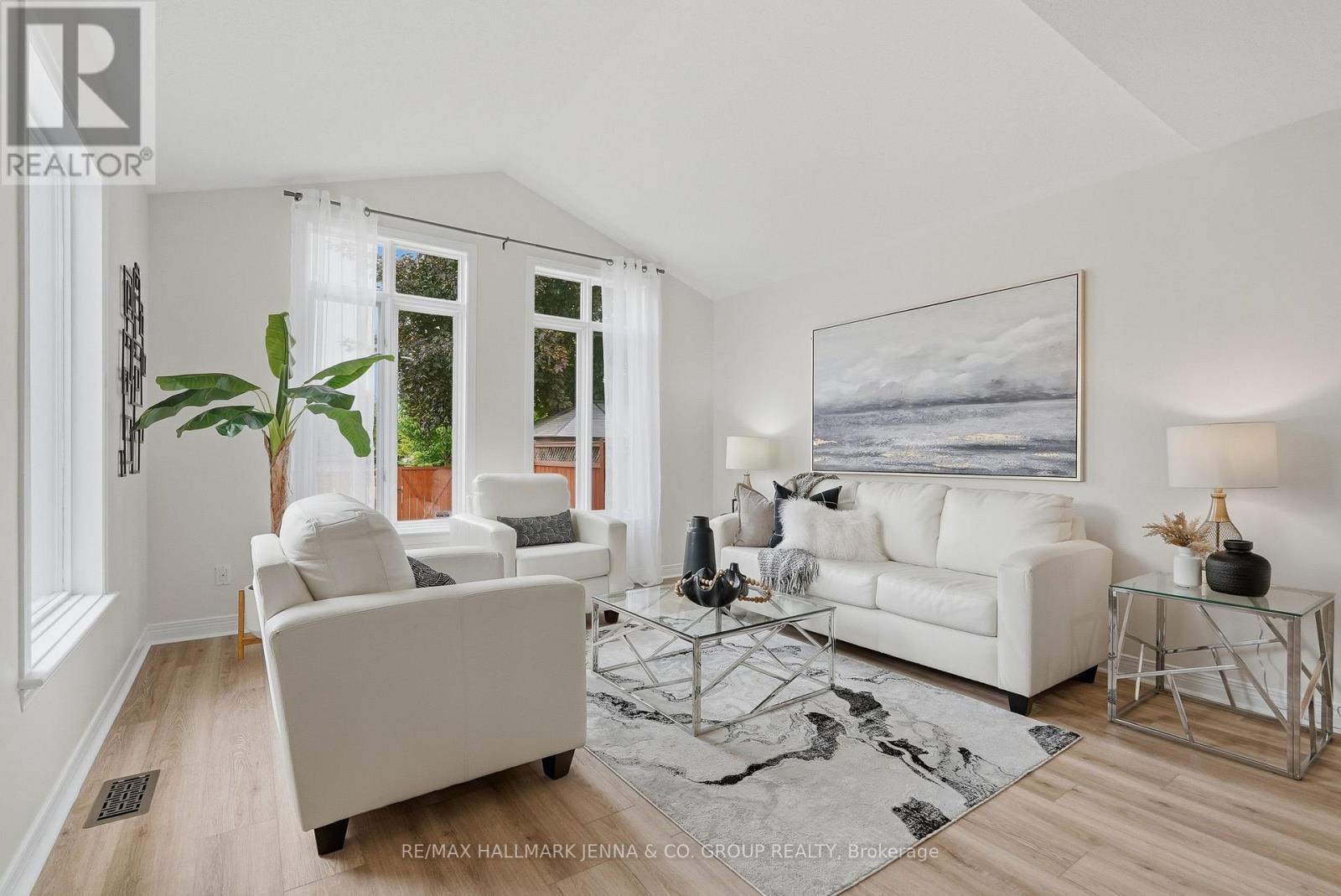 3 Redding Way, Ottawa, ON - Indoor Photo Showing Living Room