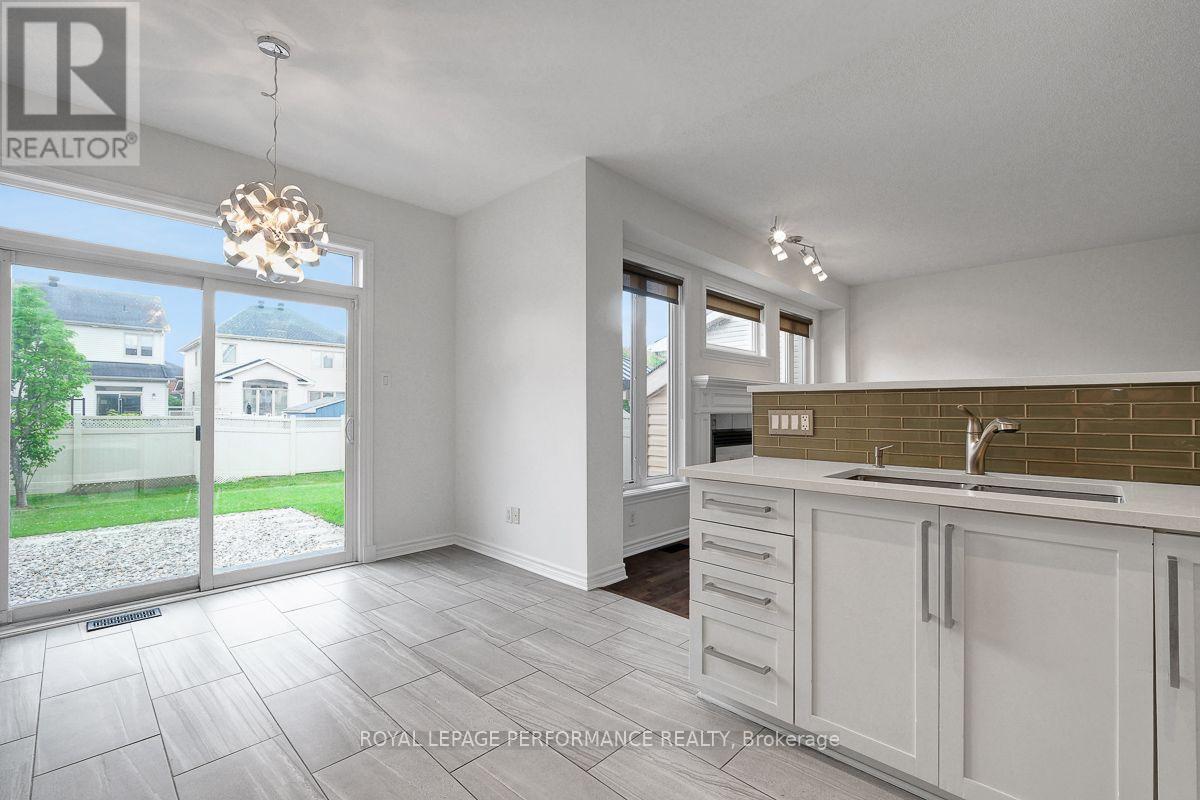 171 Trail Side Circle, Ottawa, ON - Indoor Photo Showing Kitchen With Double Sink