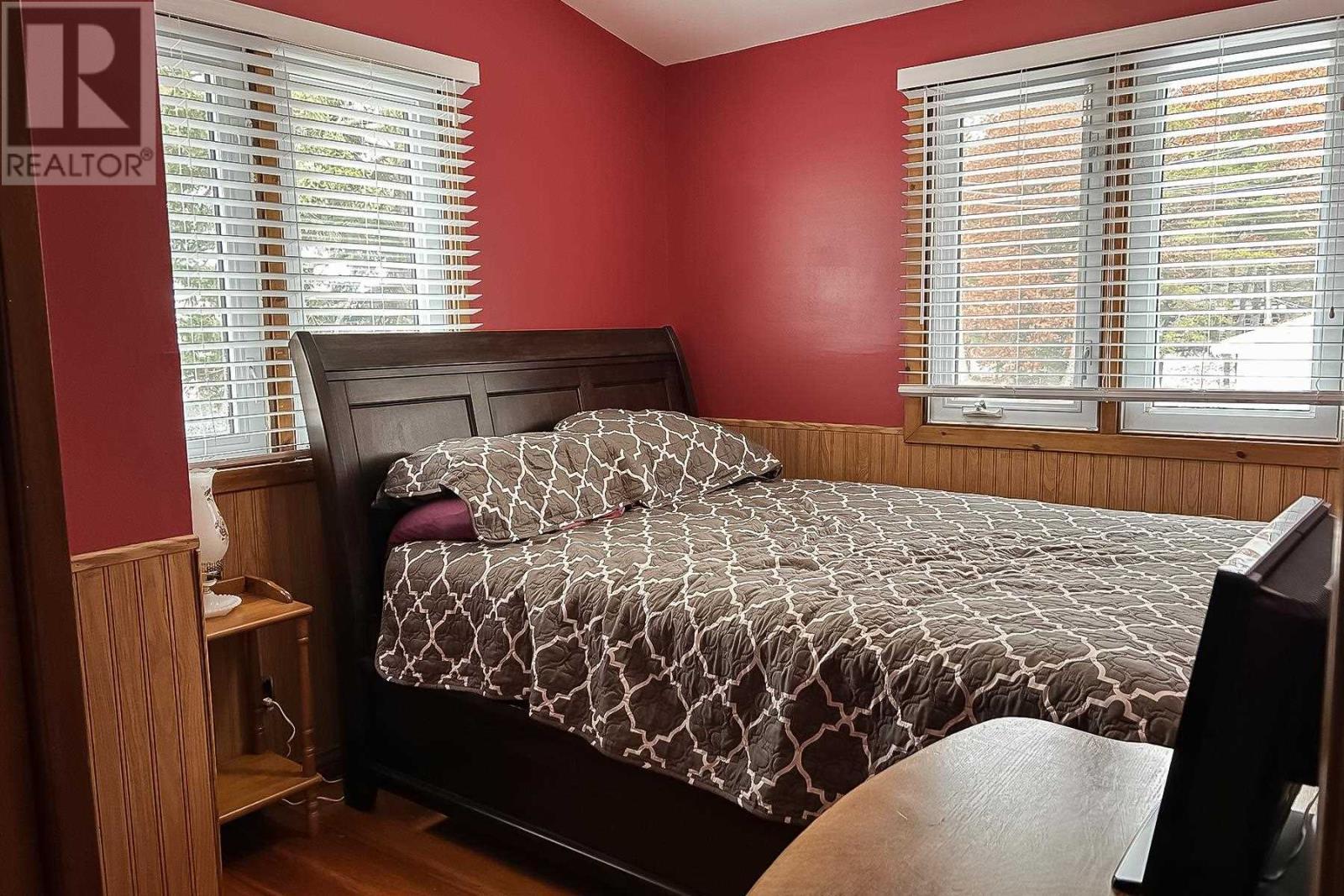 4463 Second Line West, Prince Township, ON - Indoor Photo Showing Bedroom