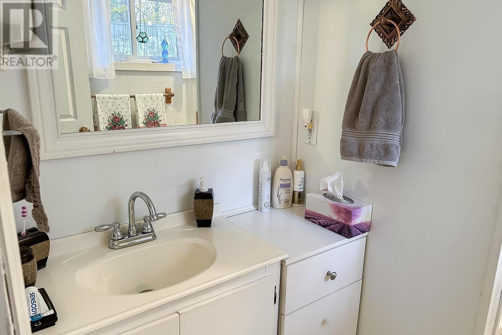4463 Second Line West, Prince Township, ON - Indoor Photo Showing Bathroom