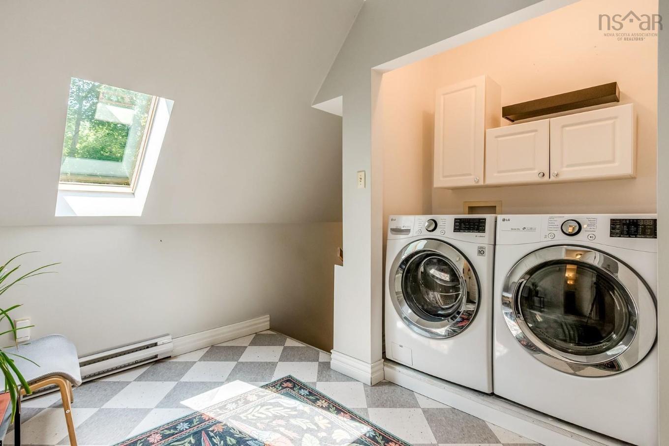 33 Beacon Street, Amherst, NS - Indoor Photo Showing Laundry Room